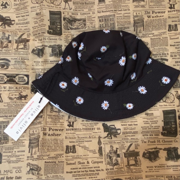 Alice & Olivia x FABFITFUN Reversible Bucket Hat - Picture 1 of 4